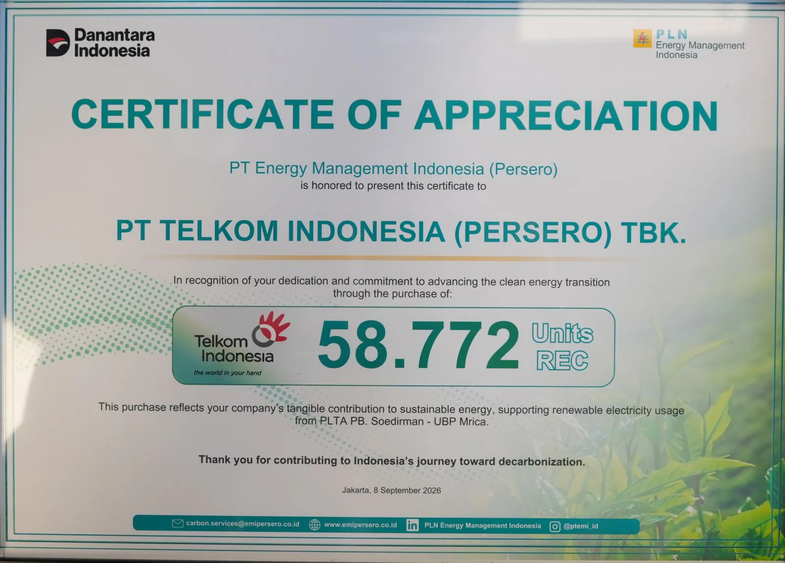 Sertifikat REC dan SPE GRK yang diterima Telkom dari PT Energy Management Indonesia