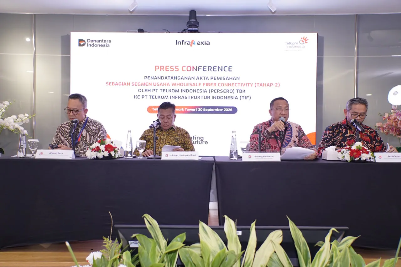 Penandatanganan akta pemisahan spin-off Telkom dan InfraNexia di Jakarta