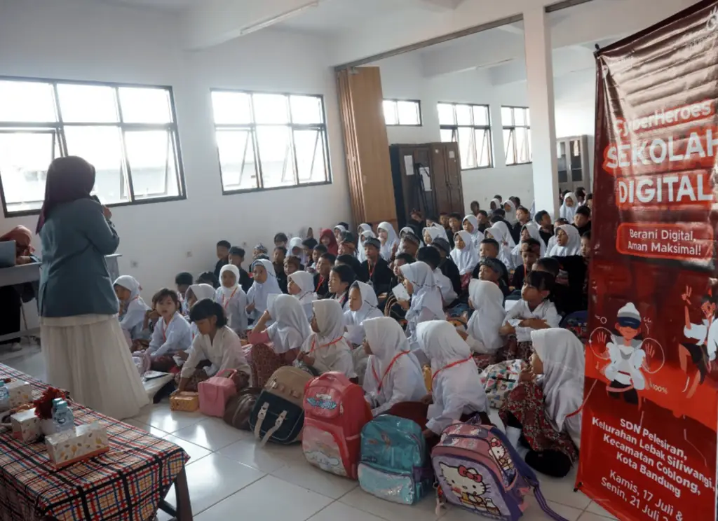 Hari Anak Nasional: Telkom Tingkatkan Literasi Keamanan Siber melalui CyberHeroes Sekolah Digital